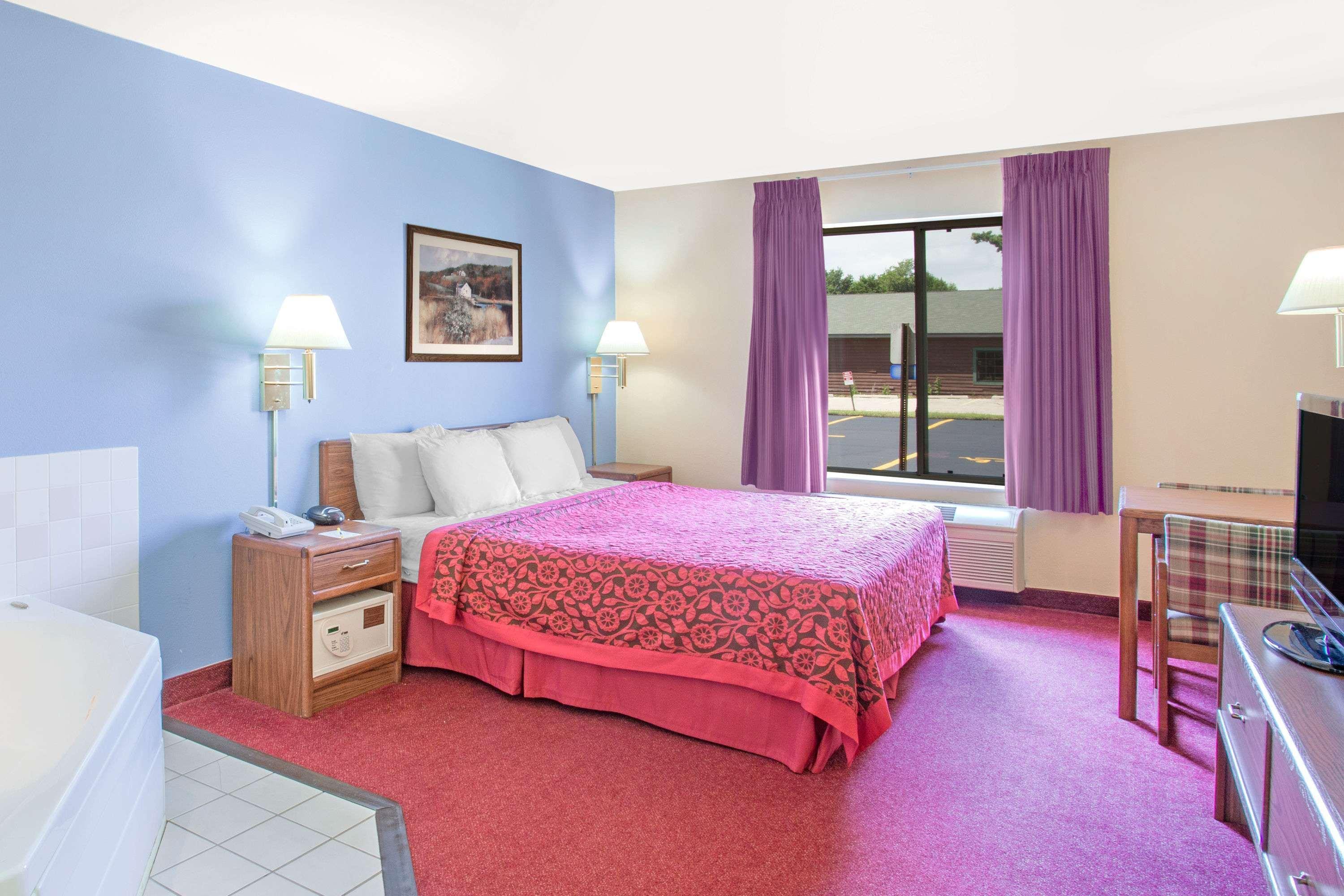 Days Inn By Wyndham Madison Ne/Windsor Exteriör bild