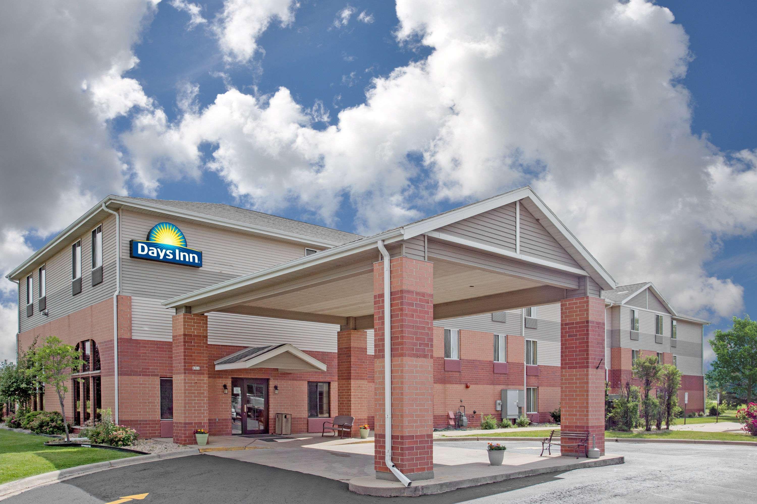 Days Inn By Wyndham Madison Ne/Windsor Exteriör bild