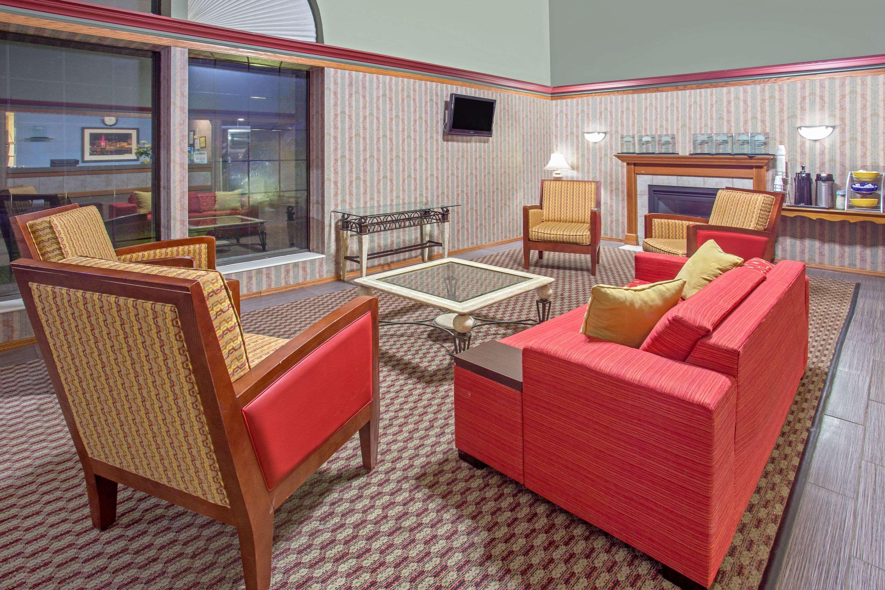 Days Inn By Wyndham Madison Ne/Windsor Exteriör bild