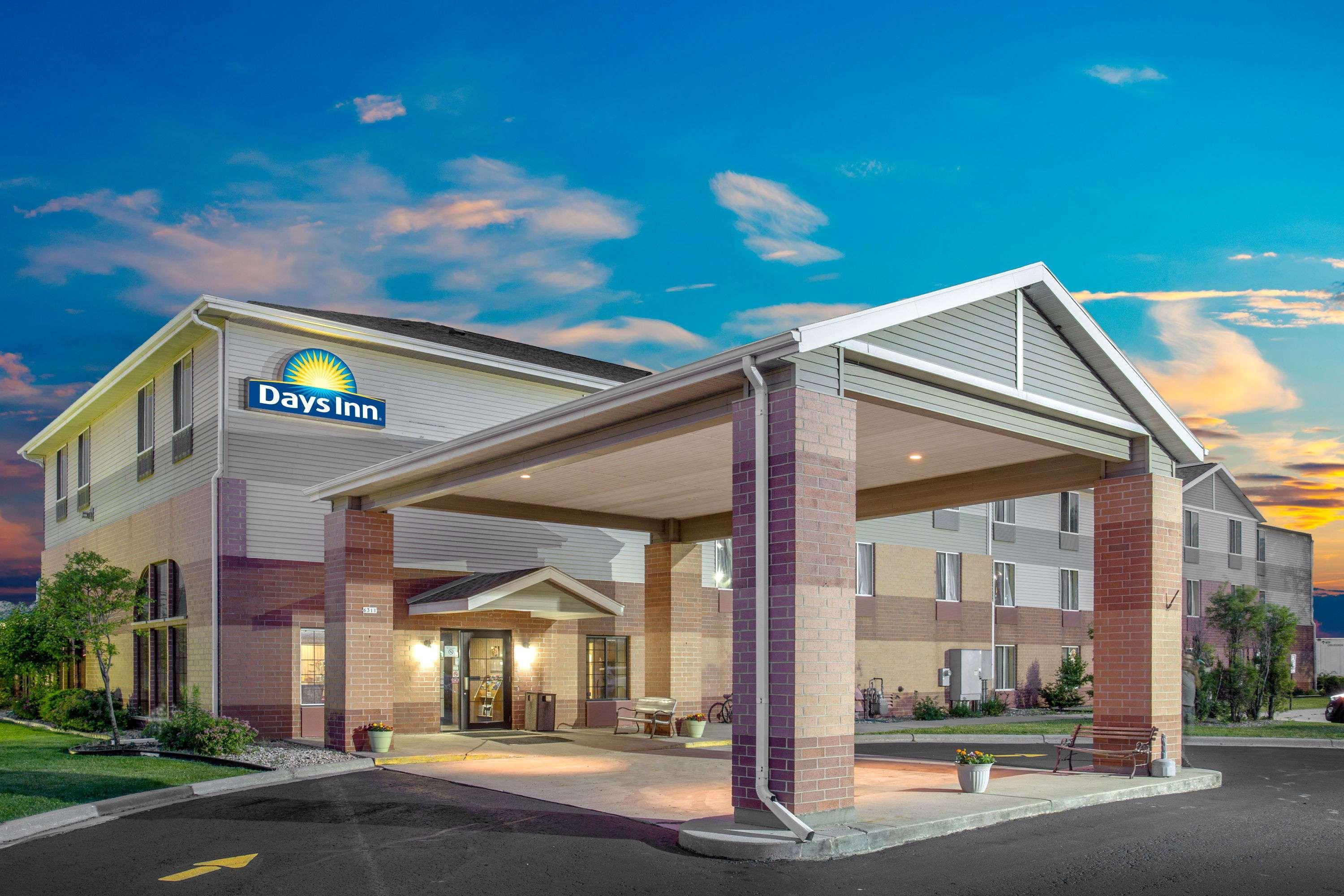 Days Inn By Wyndham Madison Ne/Windsor Exteriör bild