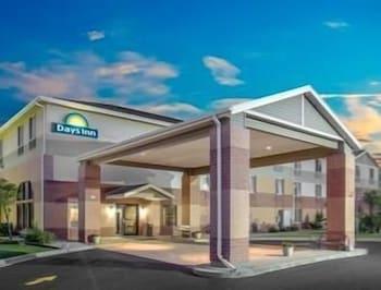 Days Inn By Wyndham Madison Ne/Windsor Exteriör bild
