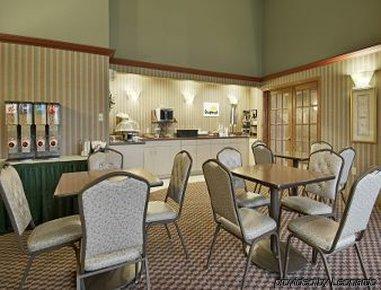 Days Inn By Wyndham Madison Ne/Windsor Restaurang bild